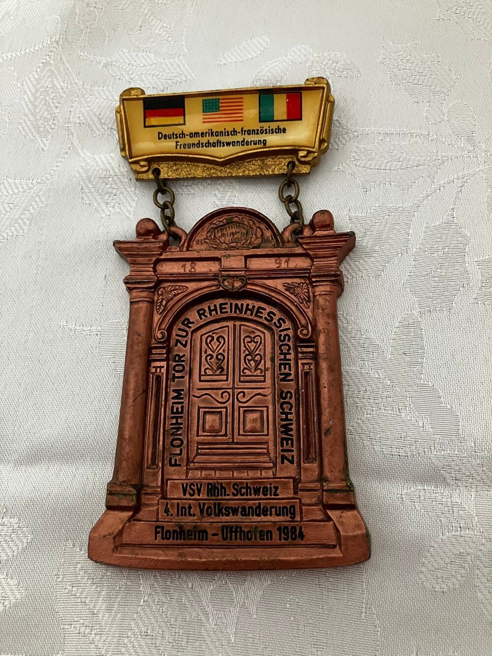 1984 German Volkswanderung Hiking Medal US French Friendship Flonheim Badge